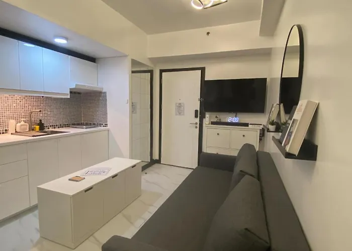 Chic And Cozy Minimalist With Pool In Makati Aparthotel