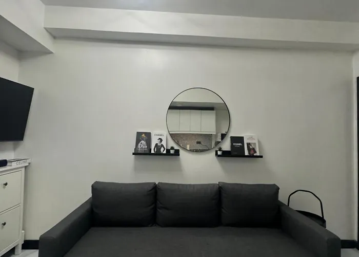 Chic And Cozy Minimalist With Pool In Makati *