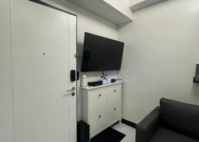 Aparthotel Chic And Cozy Minimalist With Pool In Makati