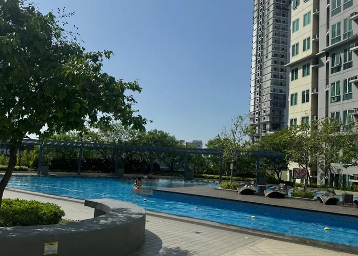 Chic And Cozy Minimalist With Pool In Makati Manila