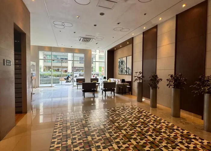 Chic And Cozy Minimalist With Pool In Makati Aparthotel